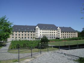 Blick von der Kadettenanstalt auf den Nordflügel der Infanterieschule.